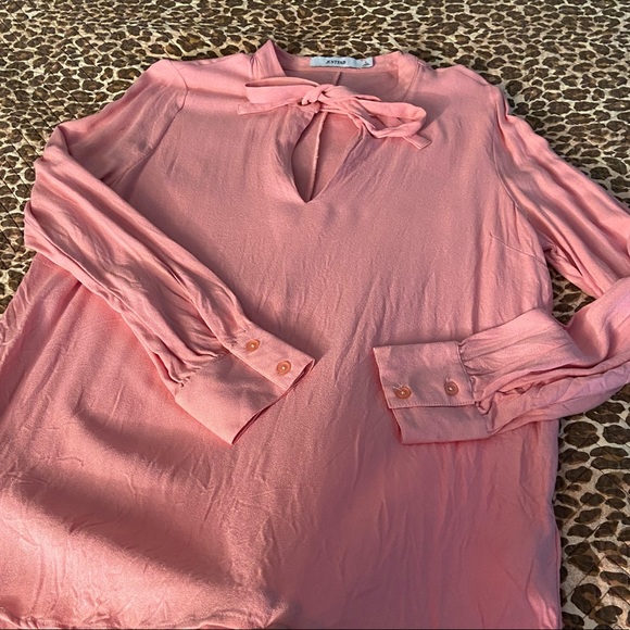 JustFab Tops - EUC Pink Faux Suede Tie Neck Collar Ling Sleeve Blouse Large